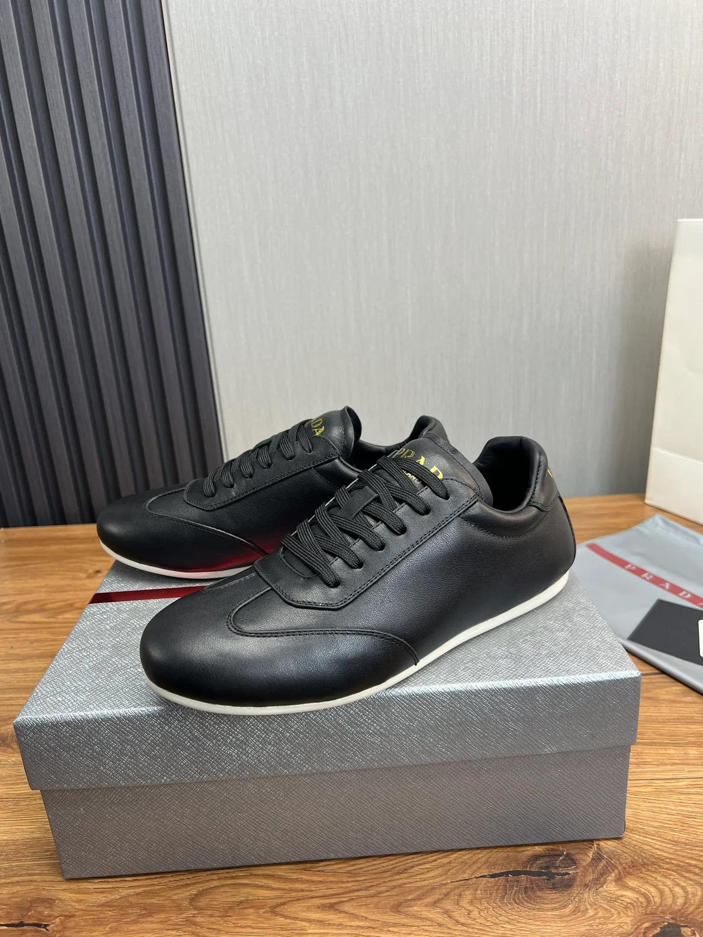 Men's shoes 💰520💰 [PRADA] Men's shoes are popular in the counter, official website is synchronized, 1 high-quality shipment ✔️Original cowhide spliced ​​with high-end waterproof cloth + cowhide lining, 1🆚1 replica, original sole, 38-45 (45 customized, non-refundable)